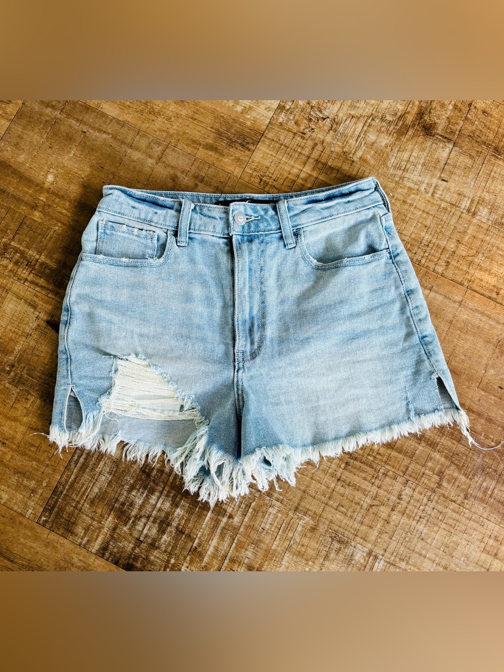 Hollister distressed me cut off blue Jean shorts size 3 or 26